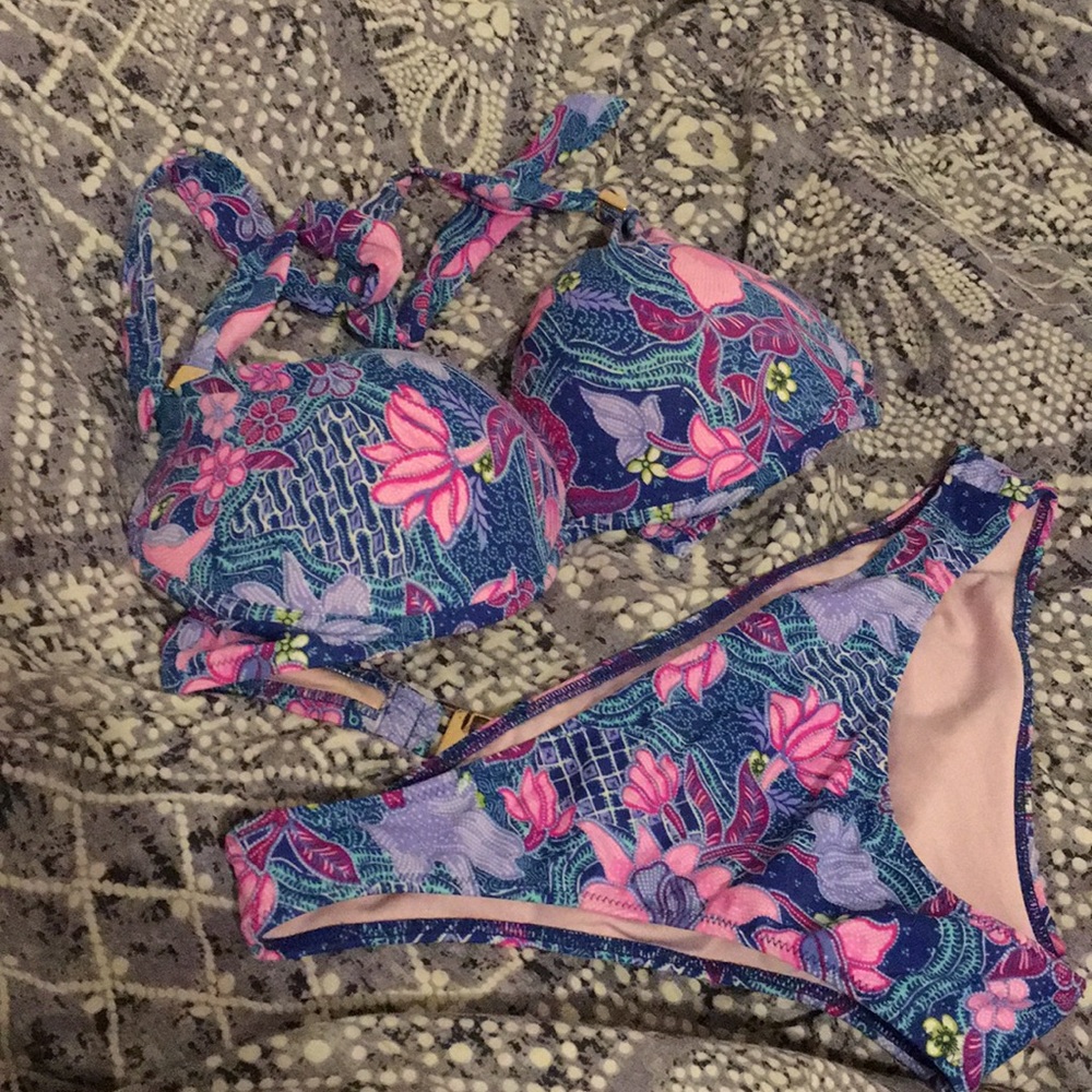 Victoria’s Secret bikini